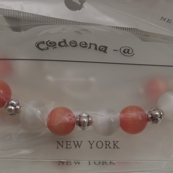 NWT HUGE LOT OF TRENDY EARRINGS & 6 BRACELETS - Picture 5 of 7